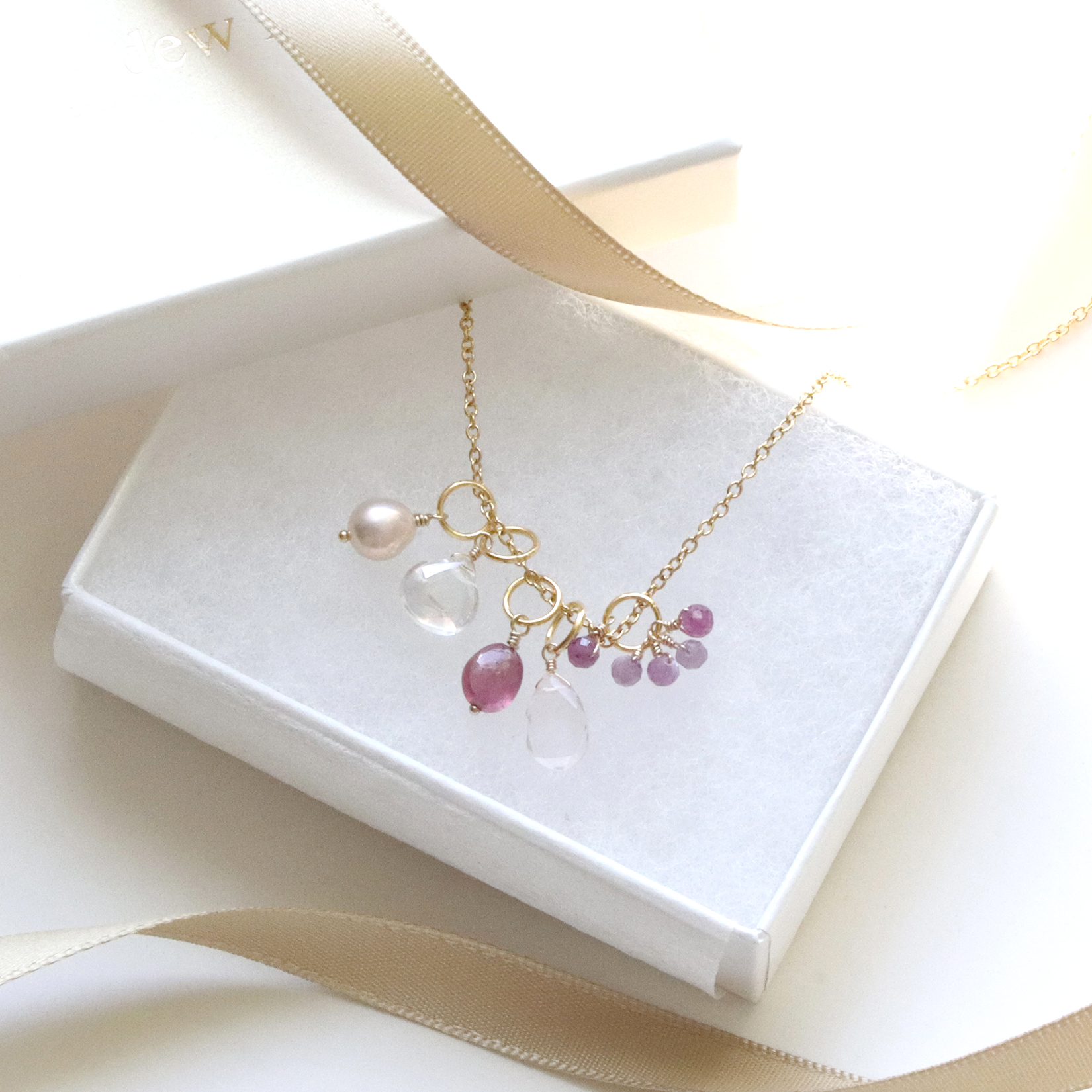 「Bloom Pink」5つの天然石チャーム 着せ替えネックレス|サージカルステンレス